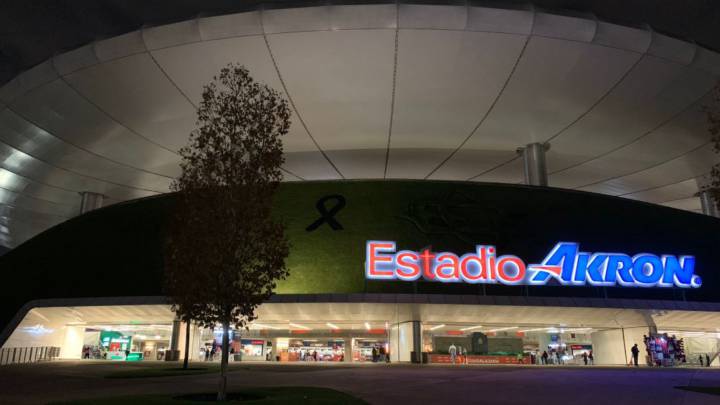 Estadio Akron se viste de luto por Jorge Vergara