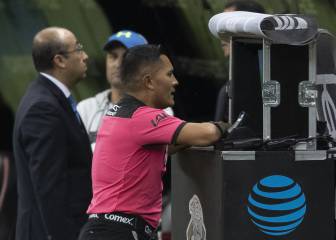 El VAR da y y el VAR quita; así la decisión en los penales