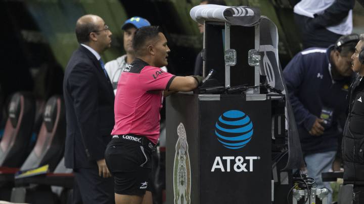VAR quita penal al América y lo otorga para Tigres