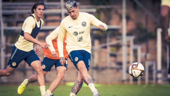 Nicolás Castillo se encuentra recuperado, entrenó al parejo