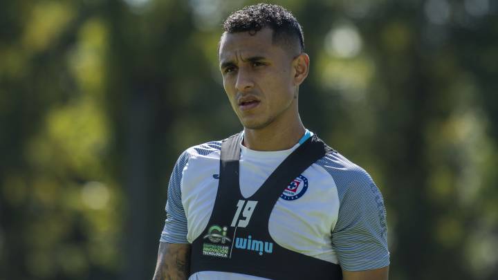 Yoshimar Yotún, operado por fisura en hueso del pie