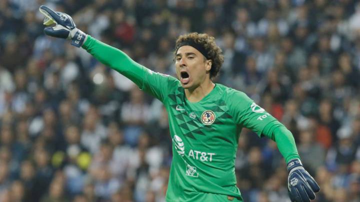 Ochoa se quejó del estado de la cancha del Estadio Azteca