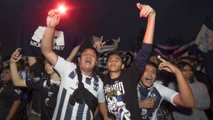 Regios invaden Xochimilco previo a la final de la Liga MX