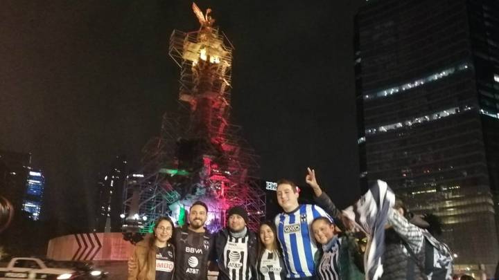 Ángel de la Independencia se vuelve rayado por una noche