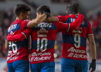 ¿Quién pidió trapeador? Tres recortes dentro del área y golazo de Chofis