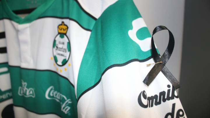 Santos Laguna iniciará la Liga MX con un moño negro en su uniforme