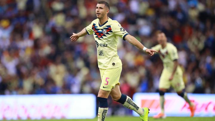 Guido Rodríguez parte a España para cerrar pase con Betis