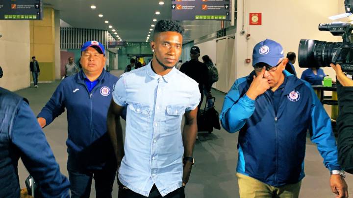 El último refuerzo de Cruz Azul, Jonathan Borja, llegó a México
