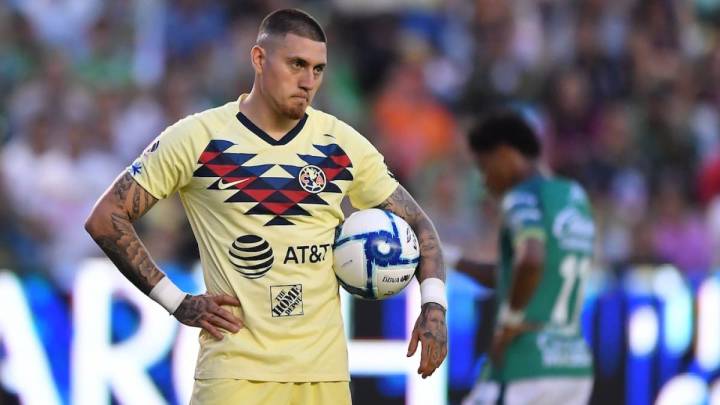 Recuperación de Nico Castillo tardaría hasta un año