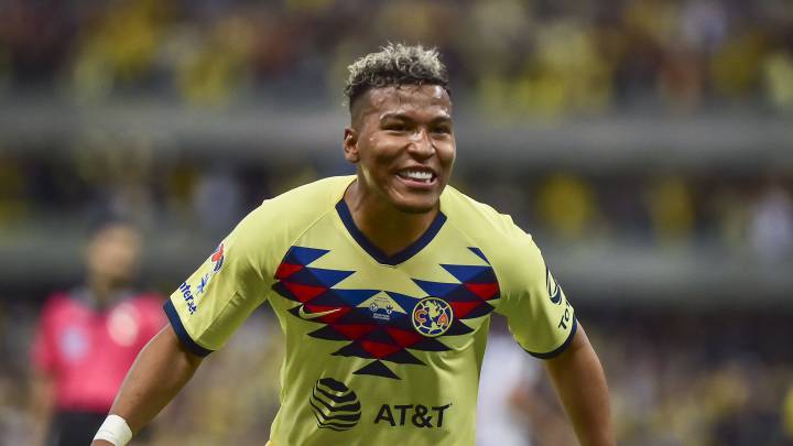 Jugadores y Miguel Herrera querrían de vuelta a Roger Martínez