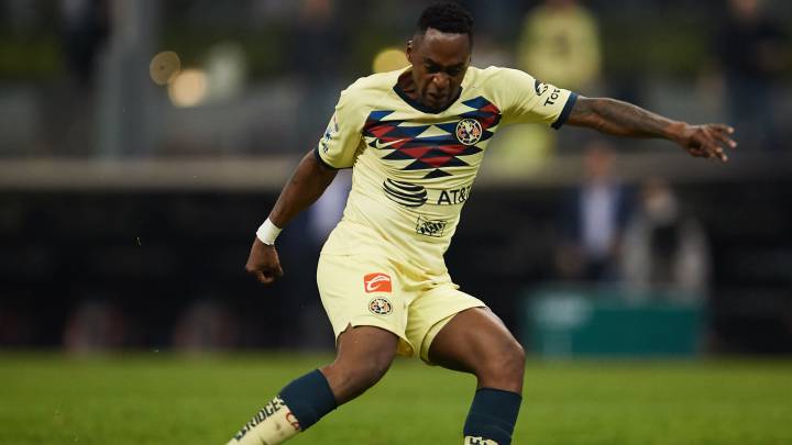 Renato Ibarra en juego con América