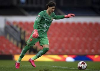 Ochoa regala 'show' de atajadas frente a Cruz Azul