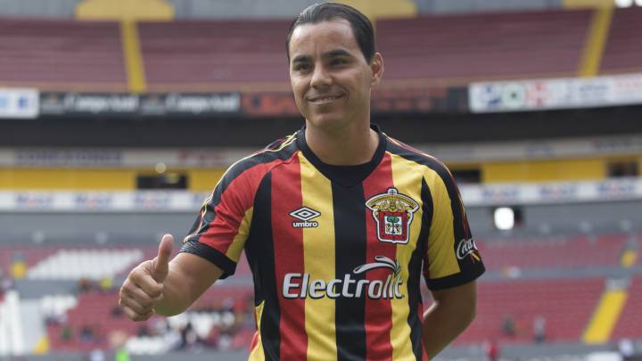 Cuarentena por coronavirus baja el ánimo a Omar Bravo