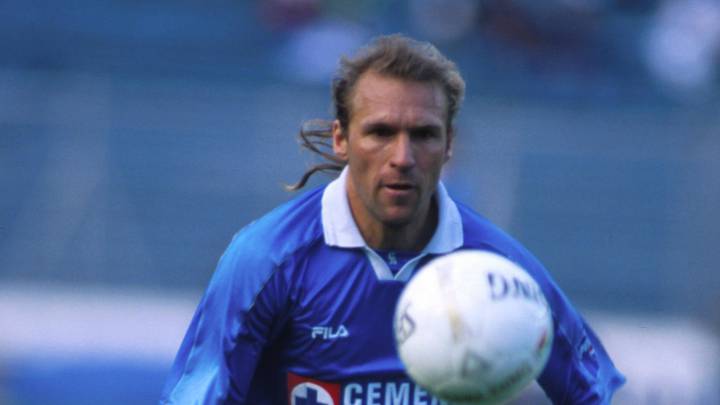 ¿Qué fue de Héctor Adomaitis, el ídolo de Cruz Azul?