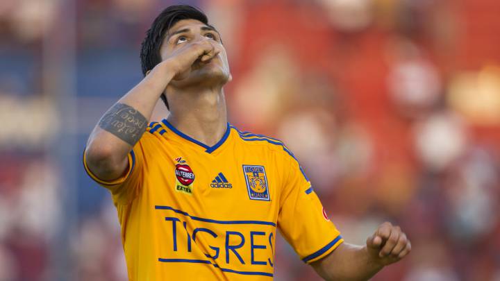 Alan Pulido se sintió traicionado por Tigres