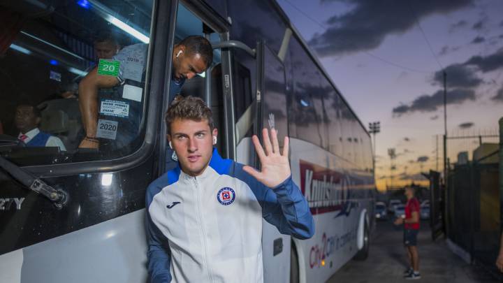 Santiago Giménez, Cruz Azul