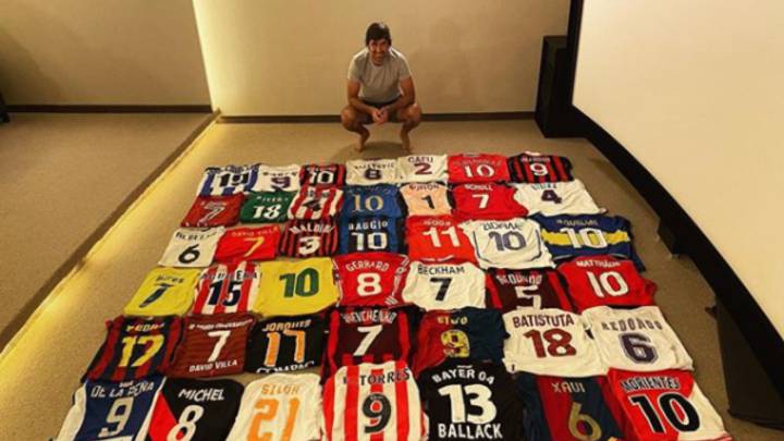 Playera del Celaya aparece entre colección de Raúl González