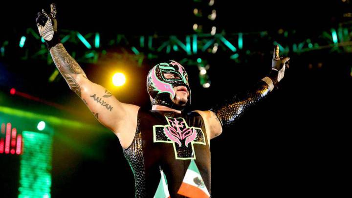 Rey Misterio no estaría en estado crítico tras lesión en el ojo