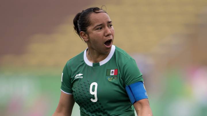 Charlyn Corral no jugaría en el América mientras esté Leo Cuellar