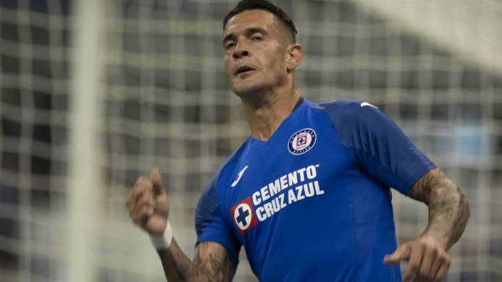 Milton Caraglio podría rescindir su contrato en Cruz Azul