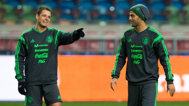 Chivas buscó dos bombas de refuerzo: 'Chicharito' y Vela