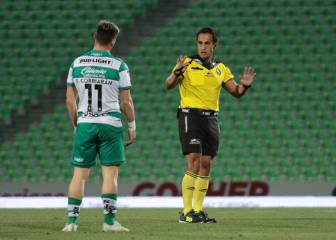 ¡Santos Laguna se impone a Chivas y el VAR!