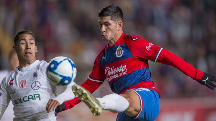 Víctor Guzmán, Chivas