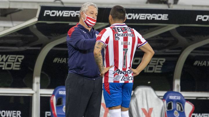 Vucetich: "Chivas no puede prescindir de Antuna y Vega"