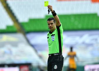 El árbitro que más tarjetas saca en Liga MX pitará el Clásico Nacional