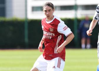 Marcelo Flores anotó doblete y encaminó el triunfo del Arsenal