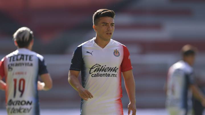 Fernando Beltrán renueva con Chivas y se queda hasta 2024