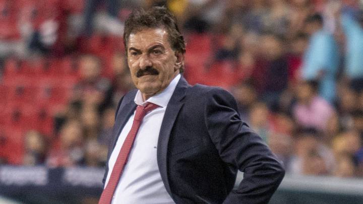 La Volpe: "Si saben ubicar a Lainez, es como Messi"