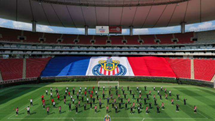 Chivas se toma la foto oficial junto a Tapatío y el Rebaño femenil