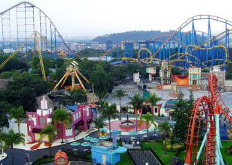Six Flags México reabre sus puertas a las críticas