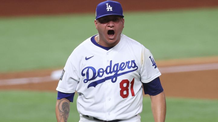 Urías y González, los héroes para Dodgers en el sexto juego