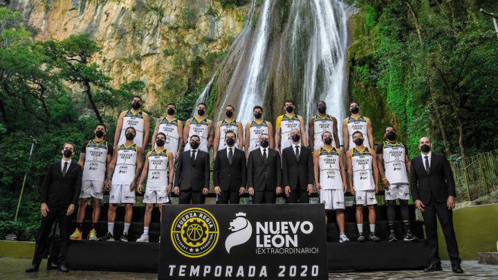 Fuerza Regia toma su foto oficial en la Cascada Cola de Caballo