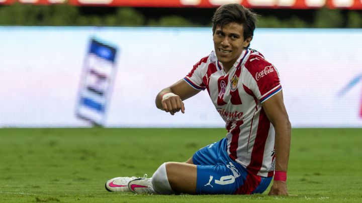 José Juan Macías sería baja para la visita de Chivas a Pumas