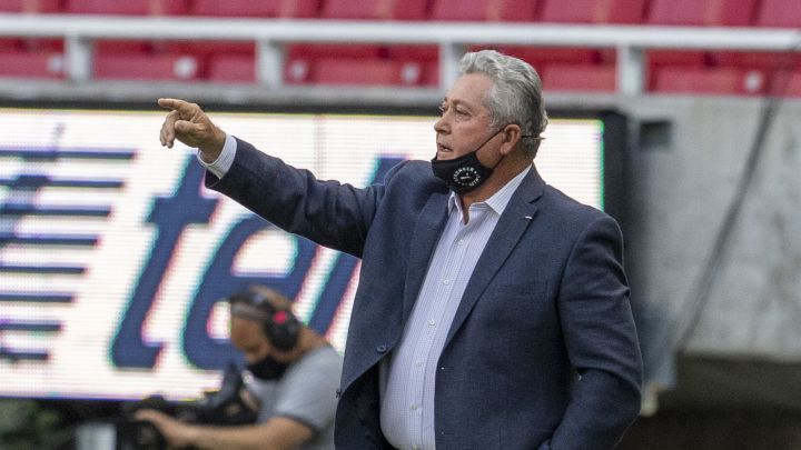 Víctor Manuel Vucetich está de regreso con Chivas