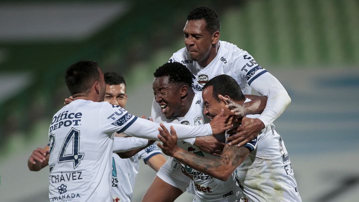 Pachuca corta racha de 10 juegos sin ganar en casa de Santos