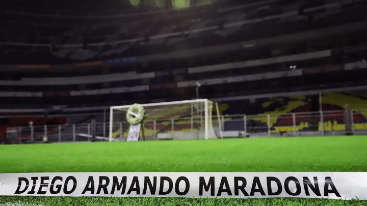 El Estadio Azteca coloca una corona de flores en portería donde Diego anotó a Inglaterra