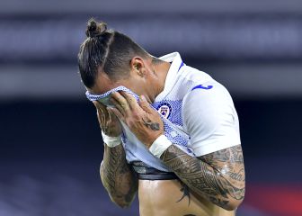 Carlos Salcedo y las redes se vuelcan contra Cruz Azul… otra vez