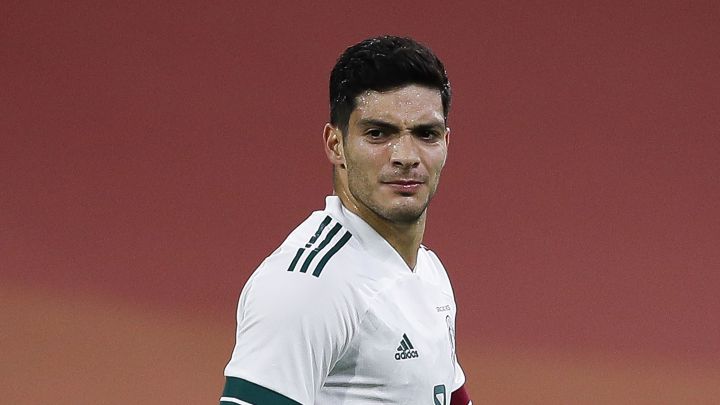 Raúl Jiménez, ubicado entre los 100 mejores jugadores del mundo
