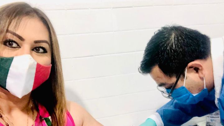 Ángeles Ortiz recibe vacuna contra COVID-19