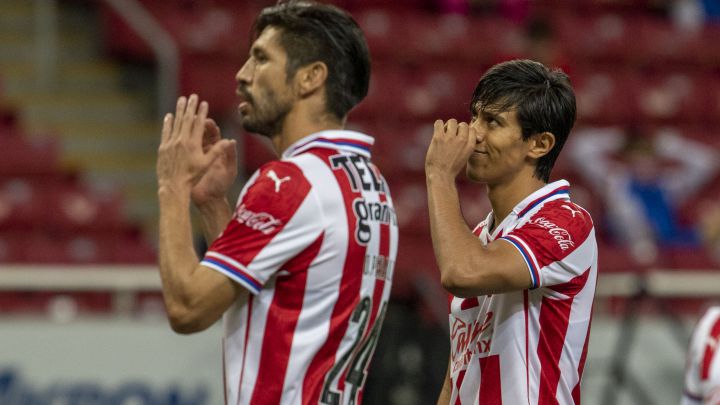 Macías y Peralta se quedarán en Chivas para el Guardianes 2021