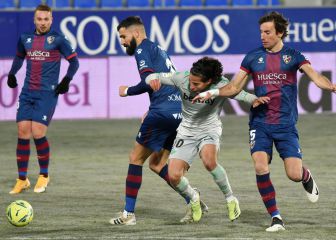 Diego Lainez participa en victoria de Betis sobre Huesca
