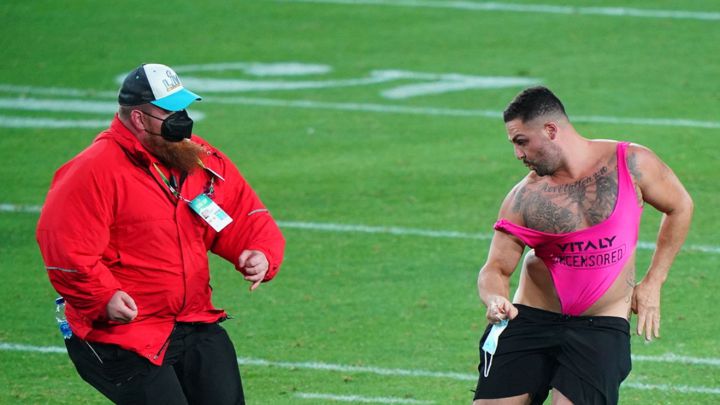 Fan que invadió el campo en el Super Bowl asegura haber ganado una millonaria apuesta