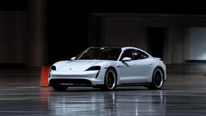 Porsche Taycan rompe el récord de velocidad en un espacio techado
