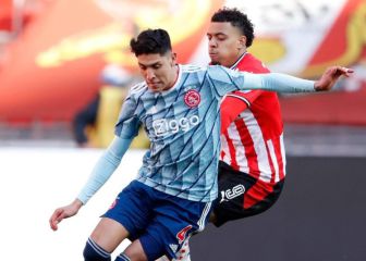 En duelo de mexicanos, Ajax y PSV dividieron unidades