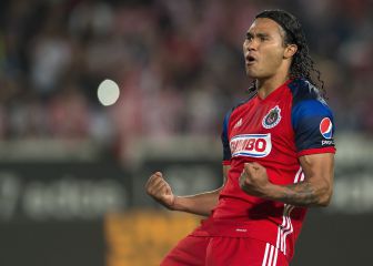 Revelan sueldo del Carlos 'Gullit' Peña en el Salvador