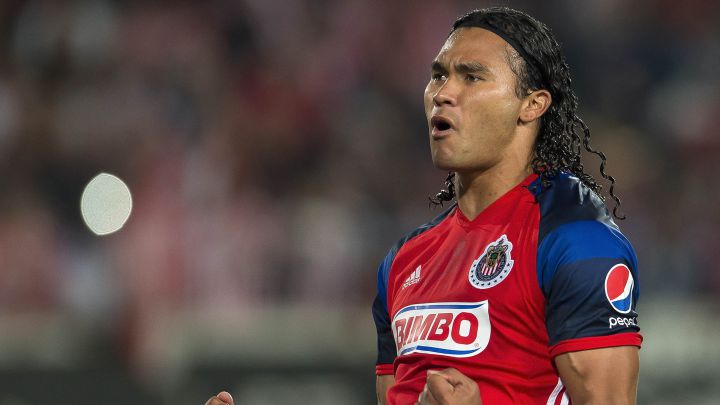 Revelan sueldo del Carlos 'Gullit' Peña en el Salvador